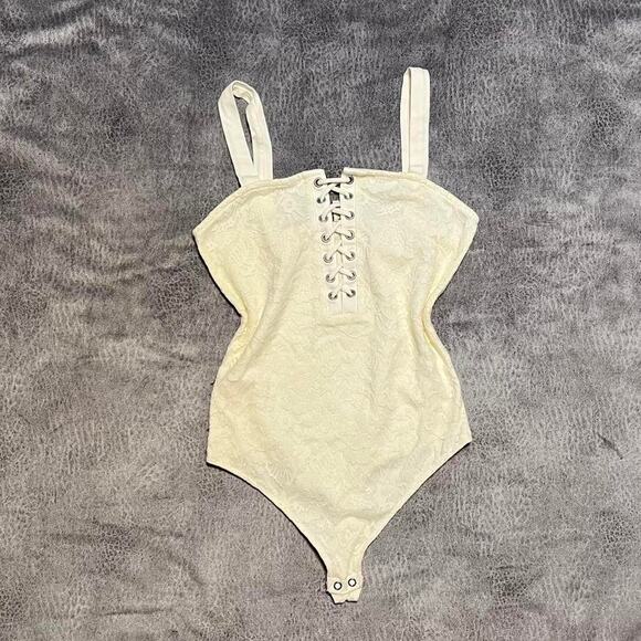 Express lace bodysuit - Picture 2 of 7